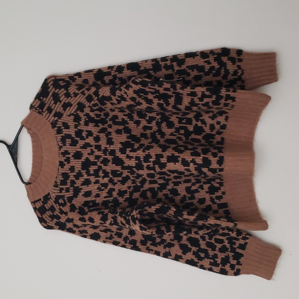Cheetah Print sweater NWT